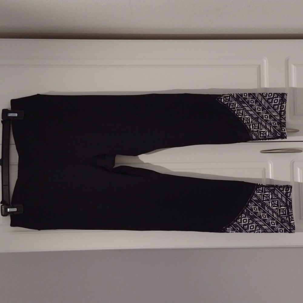 Black Gaiam Yoga Workout Pants